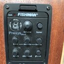 Černý předzesilovač s nápisem FISHMAN® a označením Presys blend. Zařízení obsahuje digitální displej, tlačítko tuner a několik otočných ovladačů s po…
