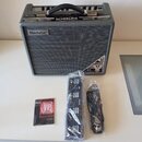 Kytarový kombo zesilovač značky Blackstar s nápisem SILVERLINE. Má černý povrch, kovovou rukojeť a mřížku reproduktoru s logem CELESTION G10 10" VT-j…