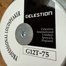 Záběr na zadní stranu reproduktoru s kovovým rámem. Na bíločerné nálepce je uveden nápis PROFESSIONAL LOUDSPEAKER, logo CELESTION a text Celestion In…