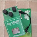 Zelený kytarový efekt s nápisy TUBE SCREAMER, Overdrive Pro TS808 a logem Ibanez. Na horní straně jsou tři černé ovládací knoflíky s popisky OVERDRIV…