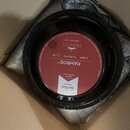 Černý reproduktor v kartónovém balení s ochrannou fólií. Na zadní straně je červeno-bílá nálepka s nápisy EMINENCE, RAMROD™, 8 OHM, 75 WATTS a Red Co…