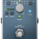 Modrý kytarový pedál s nápisem PROGRAMMABLE EQ a logem SOURCE AUDIO. Zařízení obsahuje LED indikátory v řadách označených OE, SW, AS, MC a hodnotami…