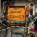 Fotografie zachycuje vnitřek elektronického zařízení s viditelným zapojením kabelů a komponentů. Uprostřed je umístěn žlutý hranatý transformátor s r…
