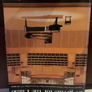 Fotografie znázorňuje notový sešit s černým obalem. V horní části je bílé logo YAMAHA, v dolní části nápis „50 greats for the Piano“ a pod ním text v…