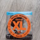 Balení kytarových strun D'Addario XL. Na obalu jsou nápisy NICKEL WOUND, REGULAR LIGHT GAUGE a kód EXL110. V horní části je uveden rozsah 10 | 46 a p…