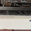 Zadní strana černého elektronického zařízení s nápisem DONNER na horní části. Jsou zde viditelné konektory a přepínače s popisky: ON / OFF, DC 9V 500…