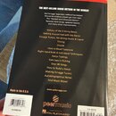 Zadní strana knihy s názvem THE BEST-SELLING BANJO METHOD IN THE WORLD!. Text je žlutý na černém pozadí a obsahuje seznam obsahu knihy, odkaz www.ear…