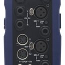 Zadní strana modrého audio rozhraní s různými konektory. Jsou zde vstupní a výstupní zdířky s nápisy Line In (1, 2, 3, 4), Line Out (L, R) a Mic 1 a…