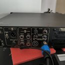 Zadní strana černého kytarového zesilovače značky MESA ENGINEERING. Jsou zde vidět různé konektory a ovládací prvky s nápisy POST, PRE, EFFECTS (FX O…