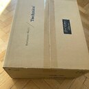 Kartonový obal s nápisy „Rediscover Music / Technics“ a modrým štítkem s textem „Gold Edition Serie or“. Krabice je v dobrém stavu, bez viditelných p…