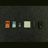 Pozůstatky z pedalboardu