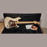 FENDER STRATOCASTER AMERICAN DELUXE