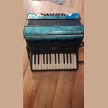 Akordeon  Lignatone s 32 basy