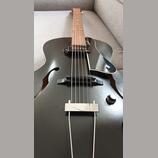 Godin 5th Avenue Kingpin Black