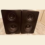 Profesionální 3-pásmové monitory M-Audio M3-8 (pár)