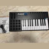 Alesis VI25 - jako nový