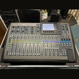 Behringer X32 s casem