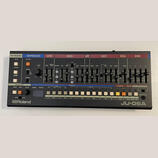 Nabízím syntezátor Roland JU06A téměř nepoužitý