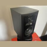 Prodám studiové monitory JBL LSR306P MkII + kovové stojany