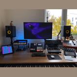  LaunchKey mini MK4 a Novation Launch pad X