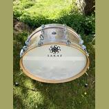 Prodám Sakae Trilogy Bass Drum 24”x 8” Champagne Sparkle