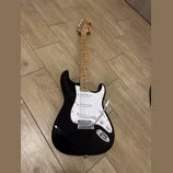 Squier by Fender Affinity Stratocaster (Čern&aacute;) - Pěkn&yacute; stav