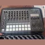 Groove BOX Roland MC 707 ve stavu jako nový