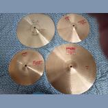 Sadu činelů zn. Paiste řady 2002 a signature
