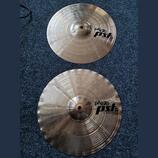 Úklid zkušebny, paiste část rock setu, činely