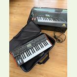 Behringer DeepMind 6 + orig. case + zvukové banky