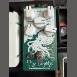 Univibe Earthquaker Devices -The Depths univibtremolorotary