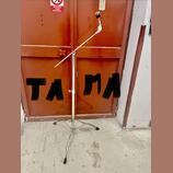 Tama stojan na činel. 