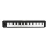 Černý MIDI kontrolér s klávesnicí. Na levé straně jsou dvě ovládací páky a nápisy KORG, PITCH, MOD, DOWN a UP. V pravém horním rohu je nápis microKEY…
