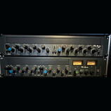 Fotografie zachycuje dva rackové studiové procesory značky TL Audio. Horní jednotka nese nápis DUAL VALVE EQUALISER a obsahuje řadu otočných potencio…