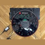 Mixpult Roland HS-5 pro tichou i hlasitou zkoušku a stojan