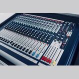 Mixážní pult Soundcraft GB2 + flight case 