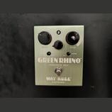 Stříbrný efekt pedál s nápisy GREEN RHINO™, OVERDRIVE MkII a WAY HUGE® ELECTRONICS. Na horní části jsou dva velké černé otočné knoflíky s popisky VOL…