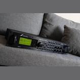 Černý rackový procesor s nápisem FRACTAL AUDIO SYSTEMS a označením modelu Axe-Fx II. Zařízení má digitální displej, na kterém je vidět text PRESET/EF…