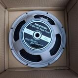 Reproduktor v bílém rámu umístěný v kartonové krabici. Na středovém štítku je uveden název CELESTION a model F12M-150 Triple Cone, dále nápisy Impeda…