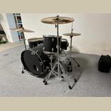 Bicí souprava + Paiste 2002 činely – kompletní set