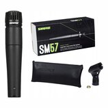 Černý dynamický mikrofon s nápisem SHURE, papírová krabice a černý textilní pouzdro s logem SHURE. Na krabici je uveden model SM57 a text CARDIOID |…
