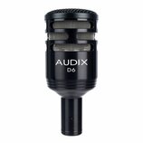 Černý dynamický mikrofon s kovovým tělem a mřížkou. Na přední straně je bílý nápis AUDIX a pod ním označení D6. Povrch je v matném provedení, bez vid…