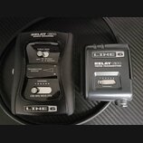 Černý bezdrátový systém Line 6 Relay G30 složený z přijímače a vysílače. Na přijímači jsou nápisy RELAY G30 RX500 RECEIVER, AUDIO, POWER, CABLE TONE,…