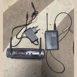 Sada bezdrátového systému značky e.bone v černé barvě. Obsahuje přijímač s nápisem e.bone EWS-16R UHF RECEIVER, vysílač s nápisem e.bone EWS-16PT UHF…