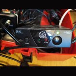 Černý bezdrátový přijímač s nápisy SR 40 STATIONARY RECEIVER a MINI PRO. Na předním panelu je logo AKG, ovladač VOLUME, kontrolky RF OK a AF CLIP a v…