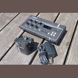 Černý elektronický modul s nápisy YAMAHA, ELECTRONIC ACOUSTIC DRUM MODULE EAD10 a logem EAD. Zařízení obsahuje několik otočných ovladačů, tlačítka ST…