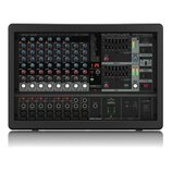 Černý mixovací pult s nápisem EUROPOWER PMP580S a logem behringer. Zařízení obsahuje několik vstupních kanálů s ovládacími knoflíky, posuvníky a digi…