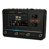 Černý procesor kytarových efektů s displejem a ovládacími prvky. Na horní části je nápis GS1000 Li Intelligent Amp Sampling Processor a logo MOOER. N…