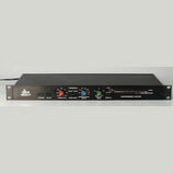 Černý rackový kompresor/limiter značky dbx, model 160XT. Přední panel obsahuje tři otočné ovladače s červeným, modrým a zeleným knoflíkem, dva přepín…
