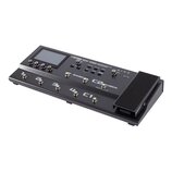 Černý kytarový efektový procesor s displejem a ovládacími prvky. Na horní části je nápis BOSS GX-100 GUITAR EFFECTS PROCESSOR a logo AIRD. Přístroj o…